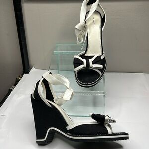 Marc Jacobs Sz 7.5 Black White Canvas Wedge Bow Ankle Wrap Sandals Shoes